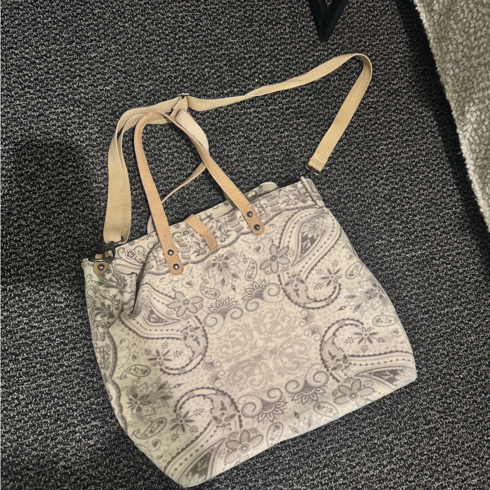 Elegant Tote Bag - Cream and Tan